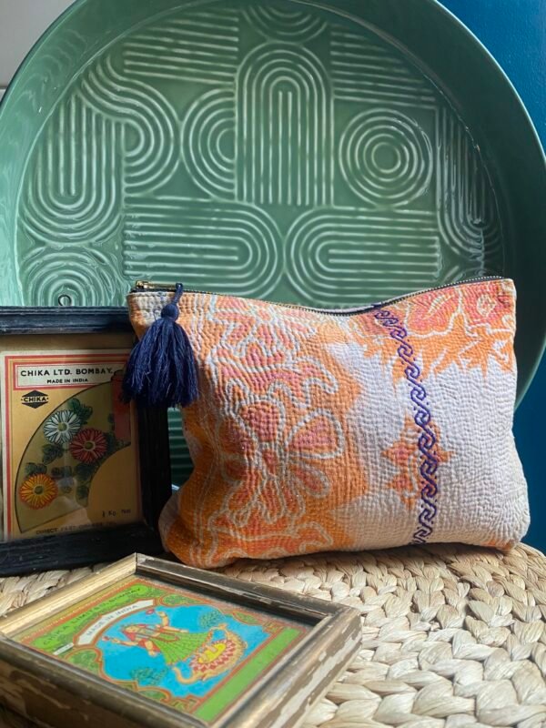 Accessoires 6 La grande trousse kantha Suzane N°01 de Kahani Paris est un accessoire textile artisanal pratique et élégant conçu à Paris.