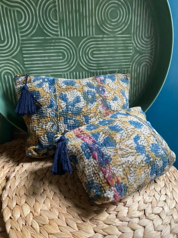 Accessoires 18 Le set de trousses kantha Suzane N°10 de Kahani Paris réunit deux trousses artisanales élégantes et pratiques conçues à Paris.